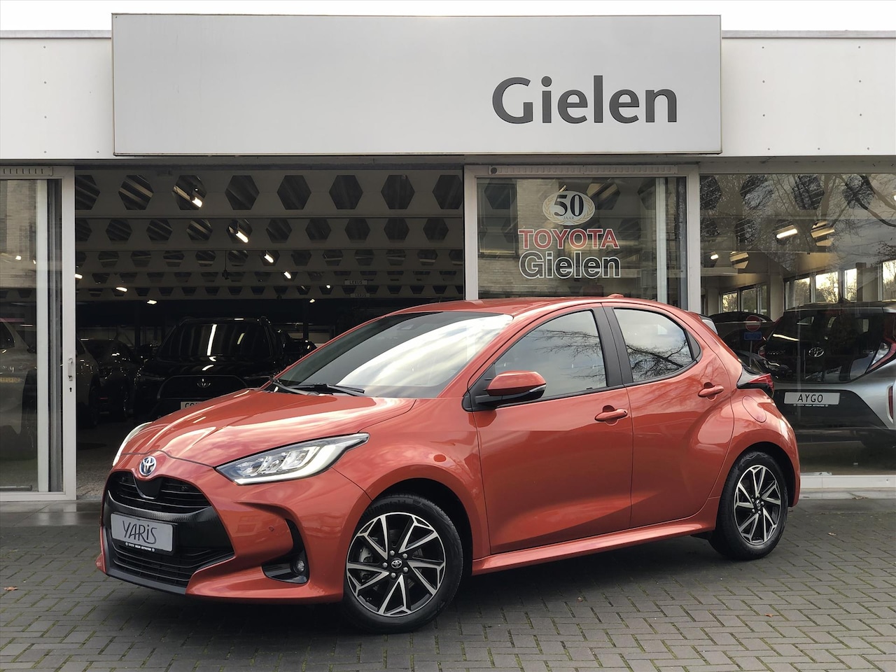 Toyota Yaris - 1.5 Hybrid Dynamic Plus | Dodehoekherkenning, Parkeersensoren, Stoelverwarming, 16 inch, K - AutoWereld.nl