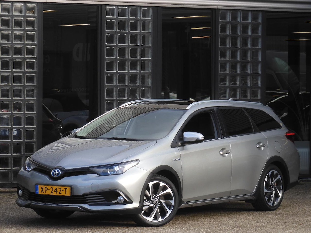 Toyota Auris - TS HYBRID FREESTYLE/ KEYLESS/ TREKHAAK/ CAMERA - AutoWereld.nl