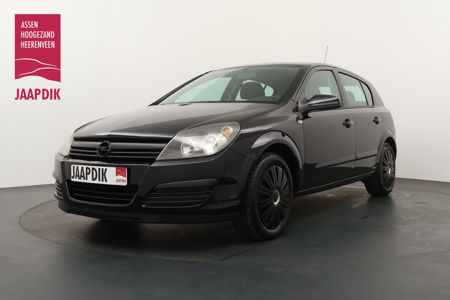 Opel Astra - 1.6I 105 PK Black Edition NIEUWE APK TREKHAAK / AIRCO / CRUISE / RADIO CD - AutoWereld.nl