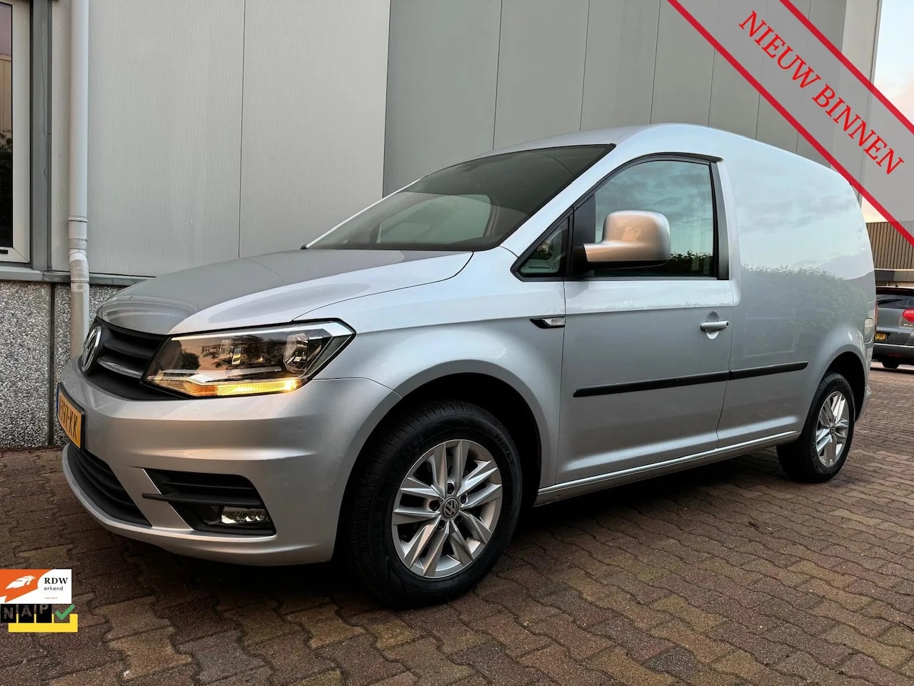 Volkswagen Caddy - 2.0 TDI L1H1 BMT Highline 2.0 TDI L1H1 BMT Highline - AutoWereld.nl