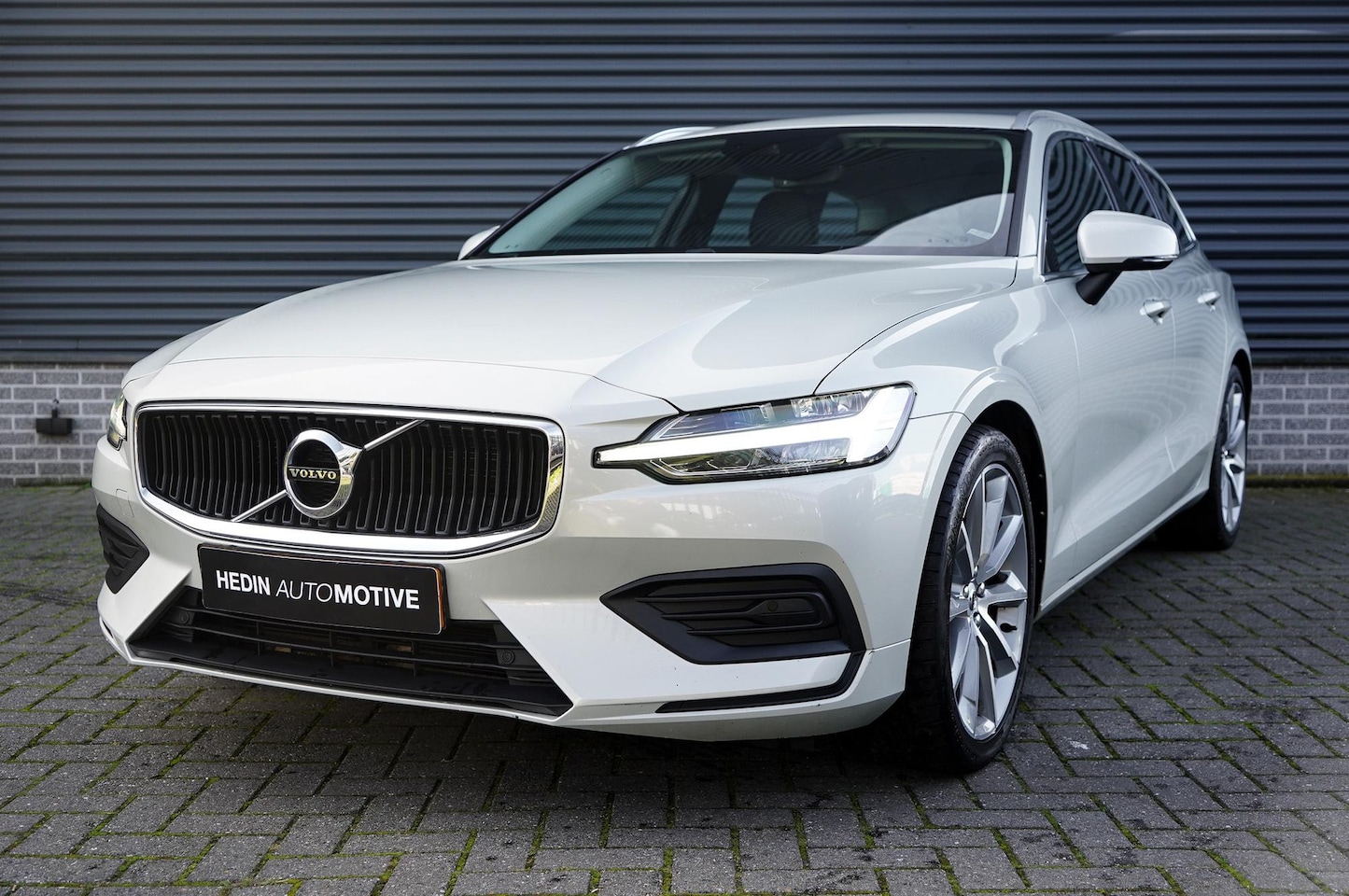 Volvo V60 - 2.0 T4 Inscription Achteruitrijcamera | Apple Carplay Android auto | Navigatiesysteem full - AutoWereld.nl