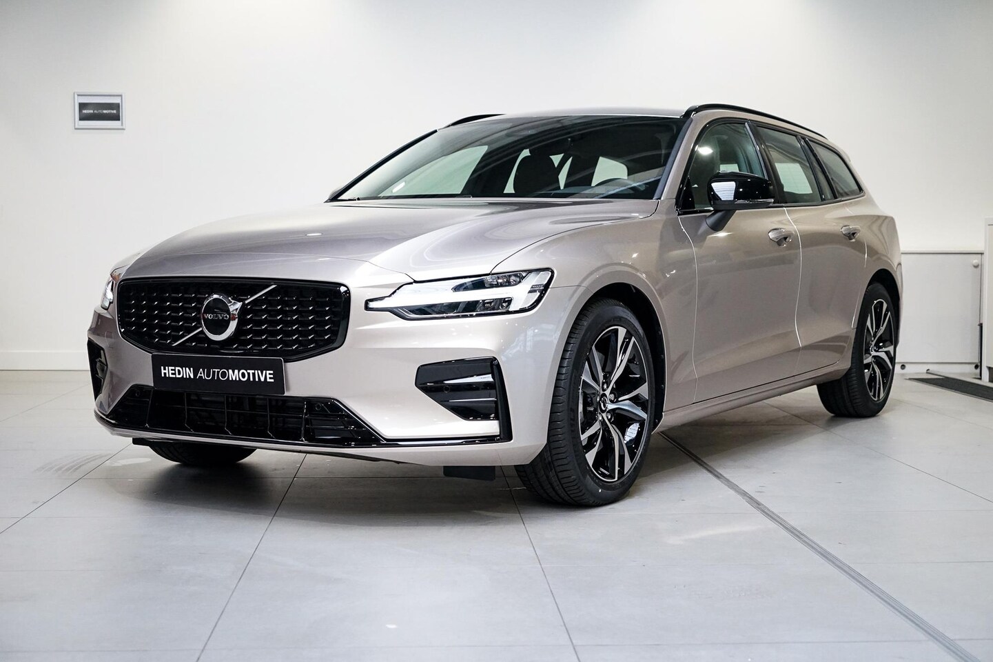 Volvo V60 - B4 Plus Dark Automaat Bright Dusk Op Voorraad ...Snel leverbaar !|Mild Hybride | Leder | G - AutoWereld.nl