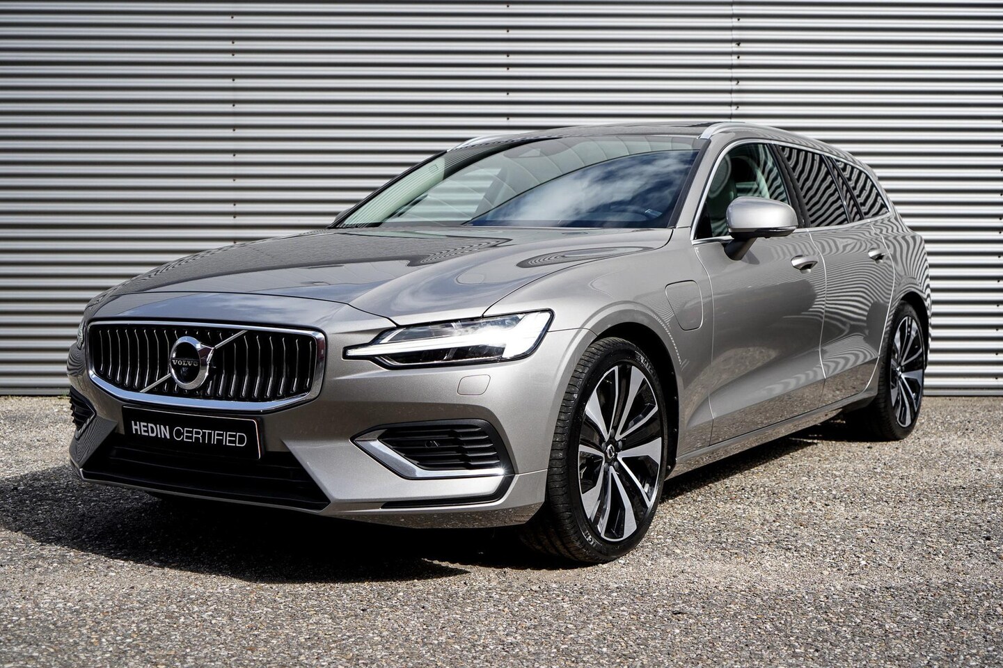 Volvo V60 - T6 Recharge AWD Inscription | Panoramadak | Lederen bekleding met massagefunctie | Trekhaa - AutoWereld.nl