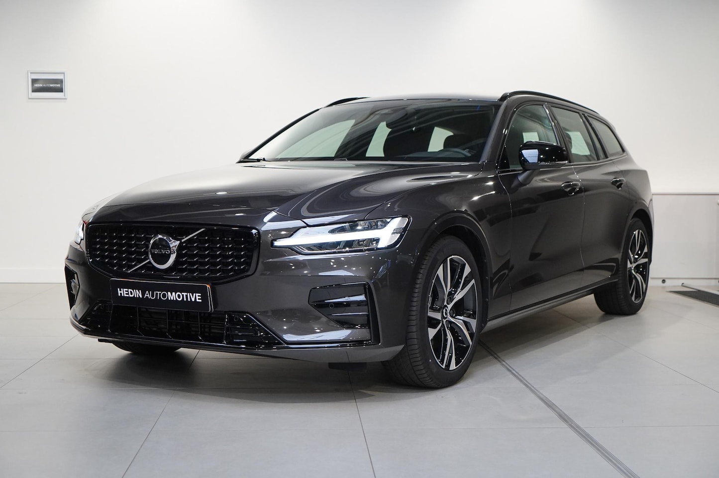 Volvo V60 - B4 Plus Dark Mild Hybride 197pk Automaat Parkeercamera Achter | Stoel & Stuurverwarming | - AutoWereld.nl