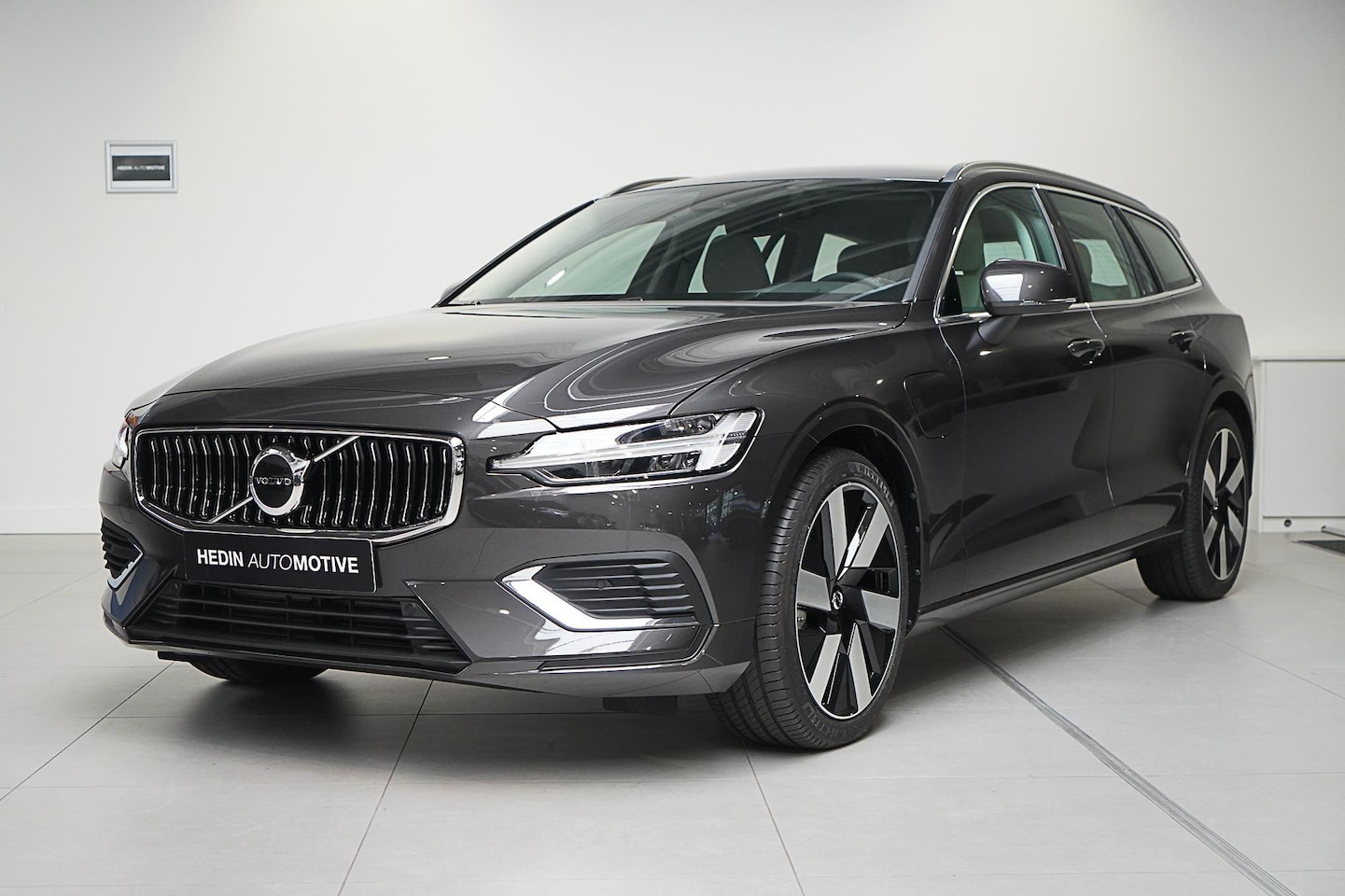 Volvo V60 - T6 Essential Bright Plug In Hybride AWD 350Pk | Google on Board | Internet | DAB+| Adaptie - AutoWereld.nl