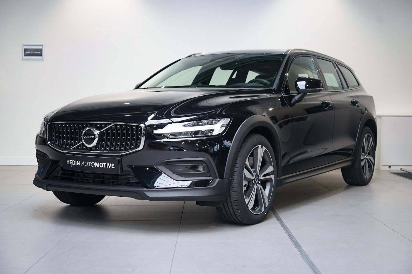 Volvo V60 Cross Country - B5 Ultimate Mild Hybride AWD 264pk - AutoWereld.nl