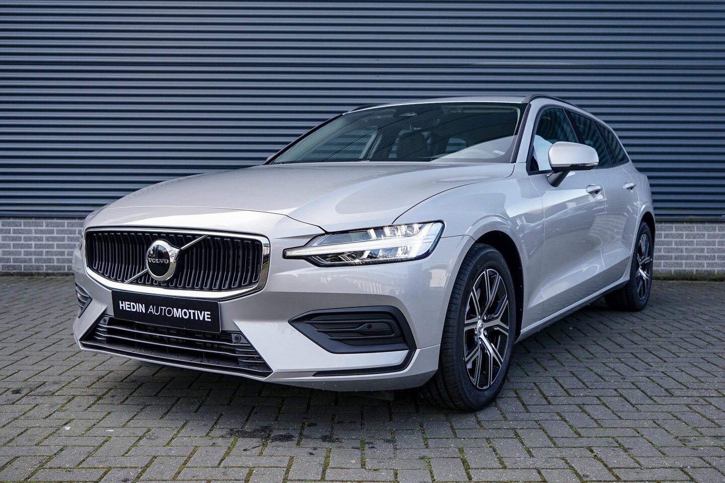 Volvo V60 - 2.0 B3 Essential | Climate Line | Driver Assist - AutoWereld.nl