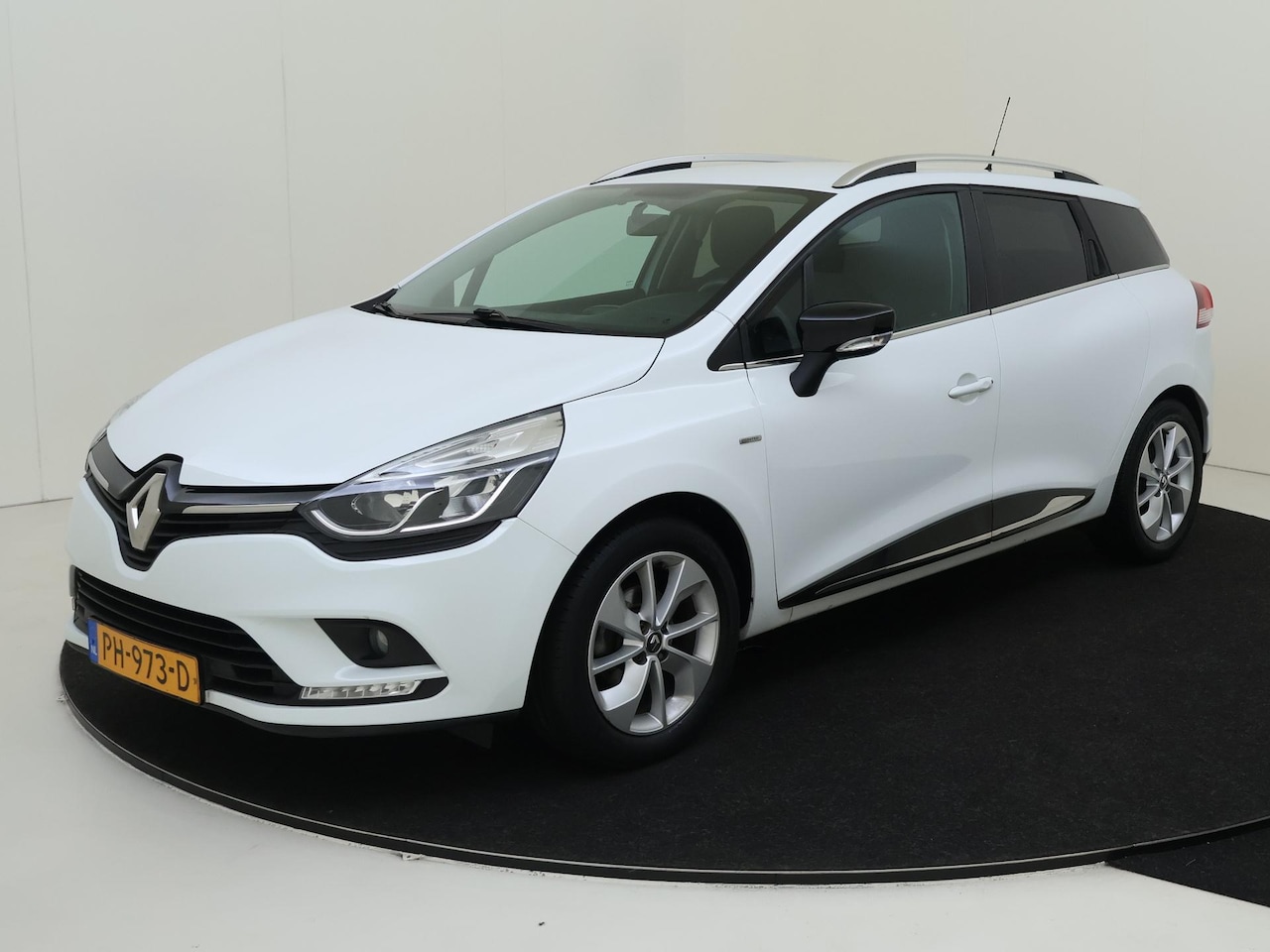 Renault Clio Estate - 0.9 - 90PK TCe Limited | Navigatie | Airco | Cruise Control | Parkeersensoren | 16 inch ve - AutoWereld.nl