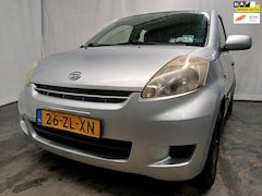 Daihatsu Sirion 2 - 1.0-12V Premium - Schade