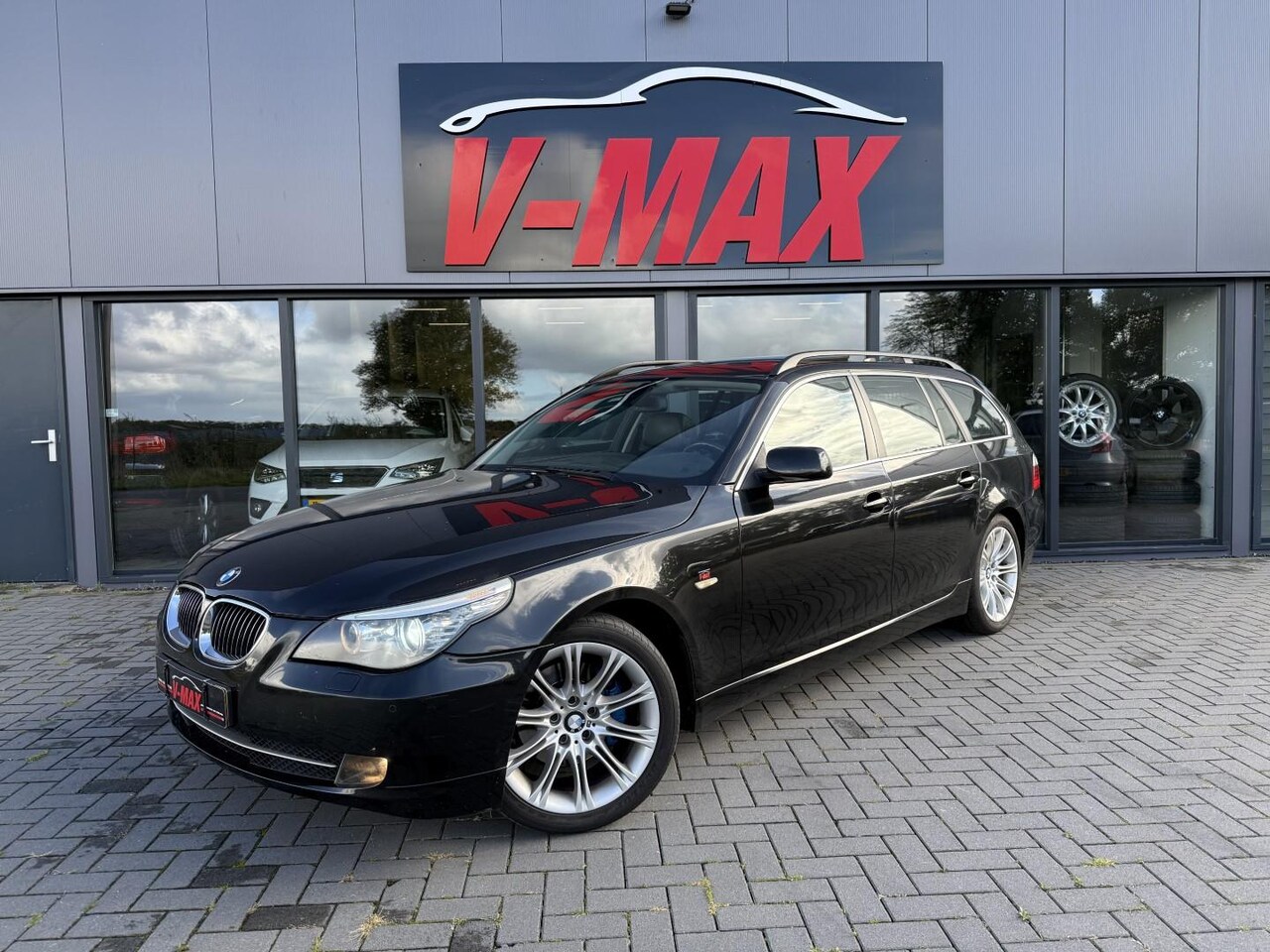 BMW 5-serie Touring - 523i AUT LCI Exec Pano Leder Xenon Navi - AutoWereld.nl