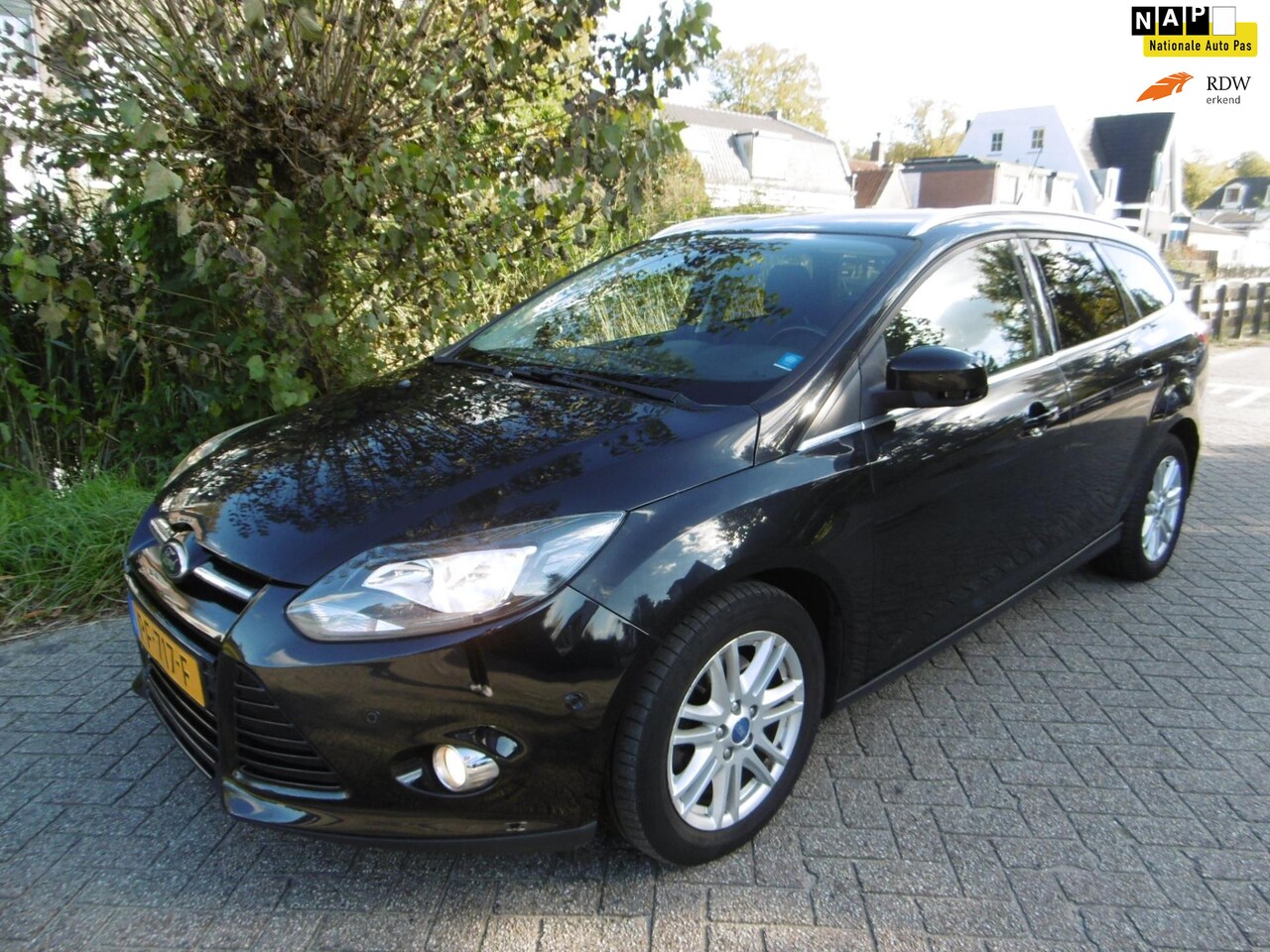 Ford Focus Wagon - 1.6 EcoBoost Titanium 182pk Clima Navi Trekhaak 1500kg - AutoWereld.nl