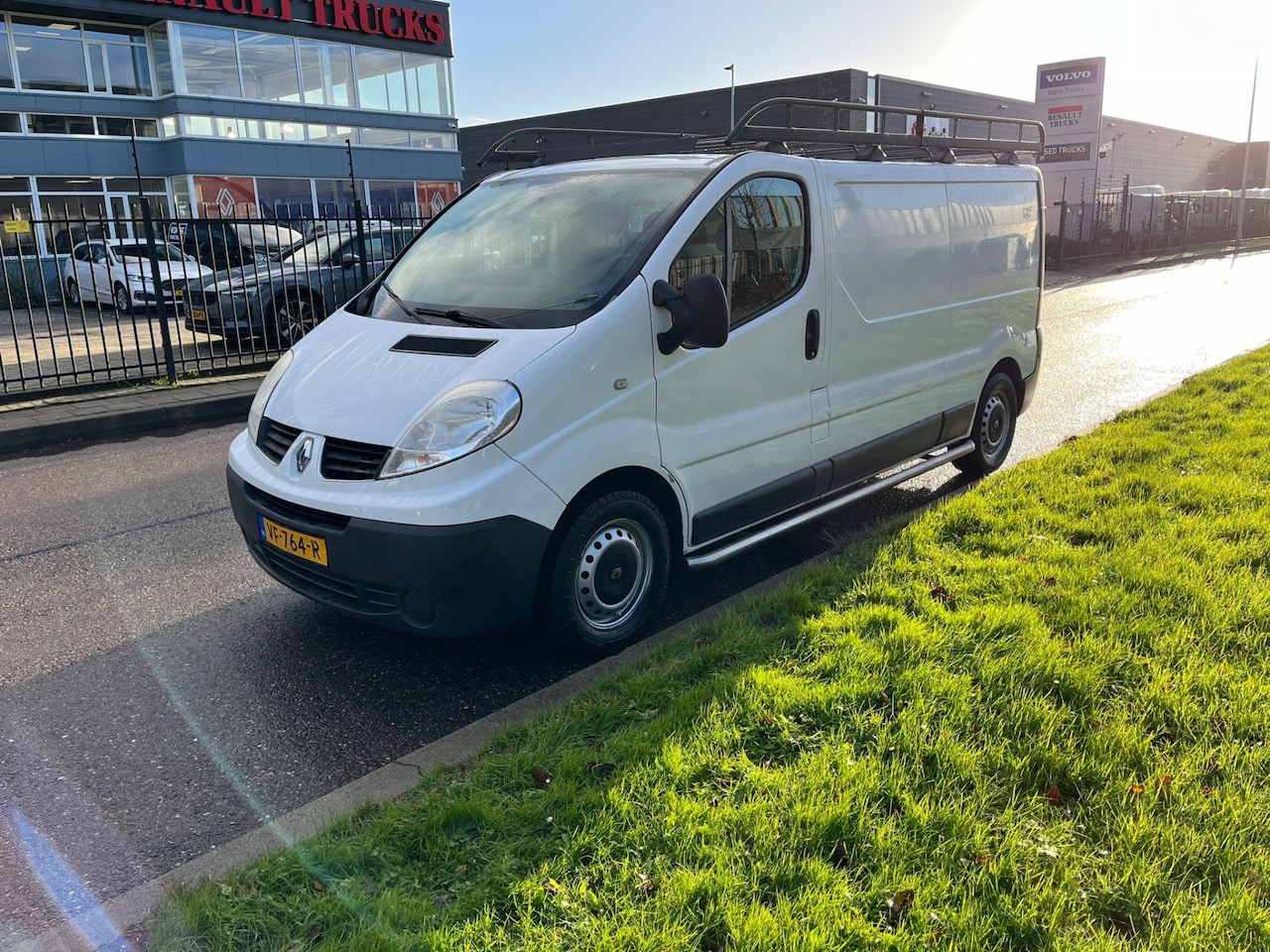 Renault Trafic - T 29 2.0 Dci L2 H1 115 pk, Airco, Nav. - AutoWereld.nl