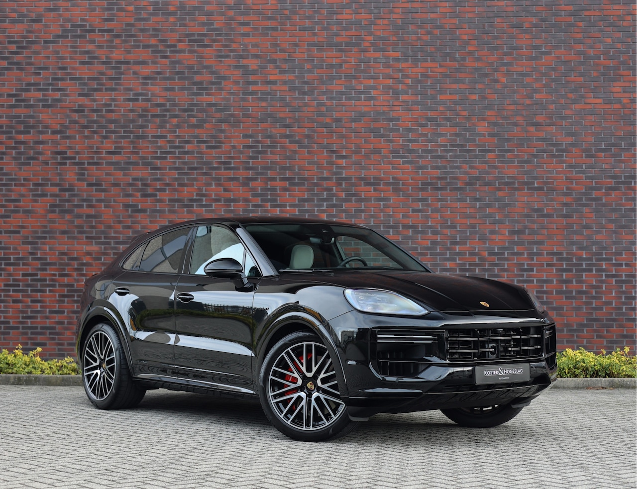 Porsche Cayenne - Turbo E-Hybrid *Pass.Display*Burmester*Trekhaak*Vierwielbesturing* - AutoWereld.nl