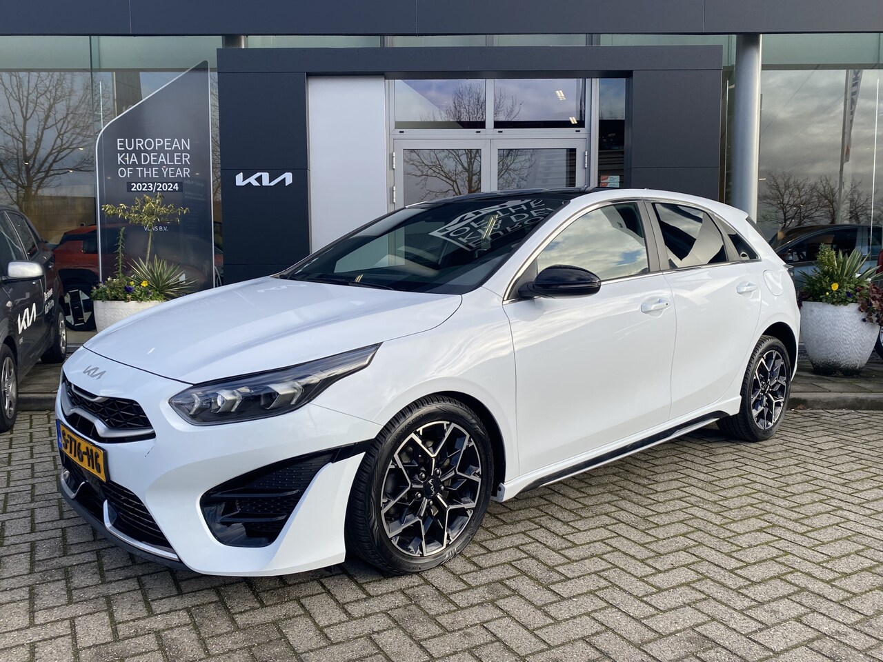 Kia Cee'd - Ceed 1.5 T-GDi GT-Line | Pano | Camera | Carplay | Info Sven 0492588974 - AutoWereld.nl