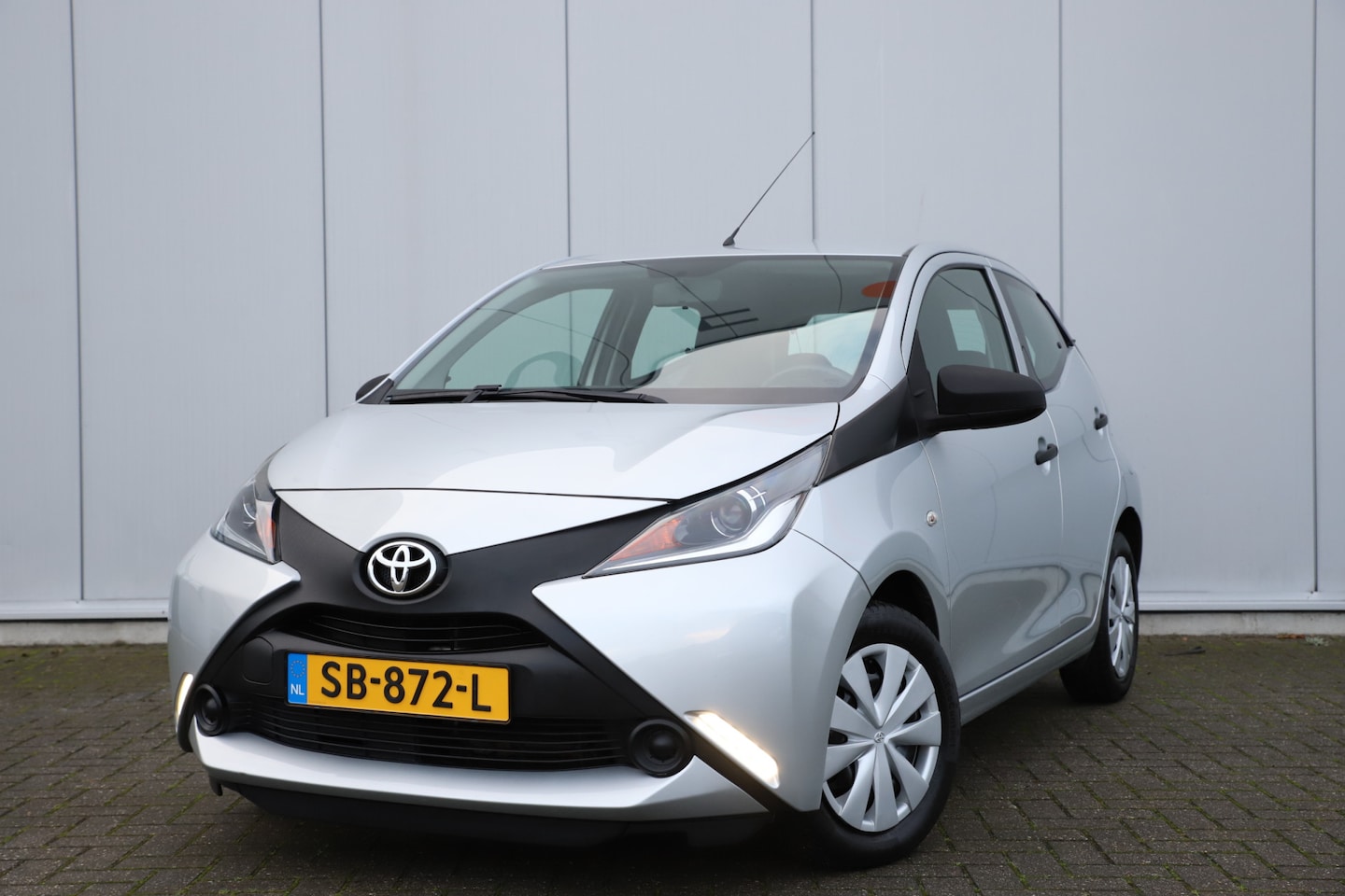 Toyota Aygo - 1.0 VVT-i x-fun AIRCO | LED | 5 Deurs | Elektr. ramen | limiter | - AutoWereld.nl