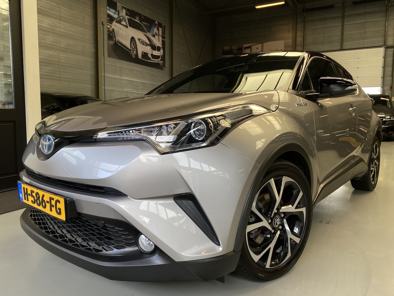 Toyota C-HR - 1.8 Hybrid Bi-Tone Navi, Camera, Adaptive Cruise - AutoWereld.nl