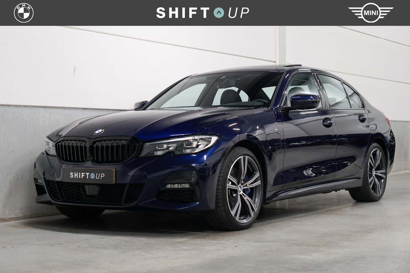 BMW 3-serie - 330e M-Sport | Schuifdak | Harman Kardon | Elektr. Trekhaak - AutoWereld.nl