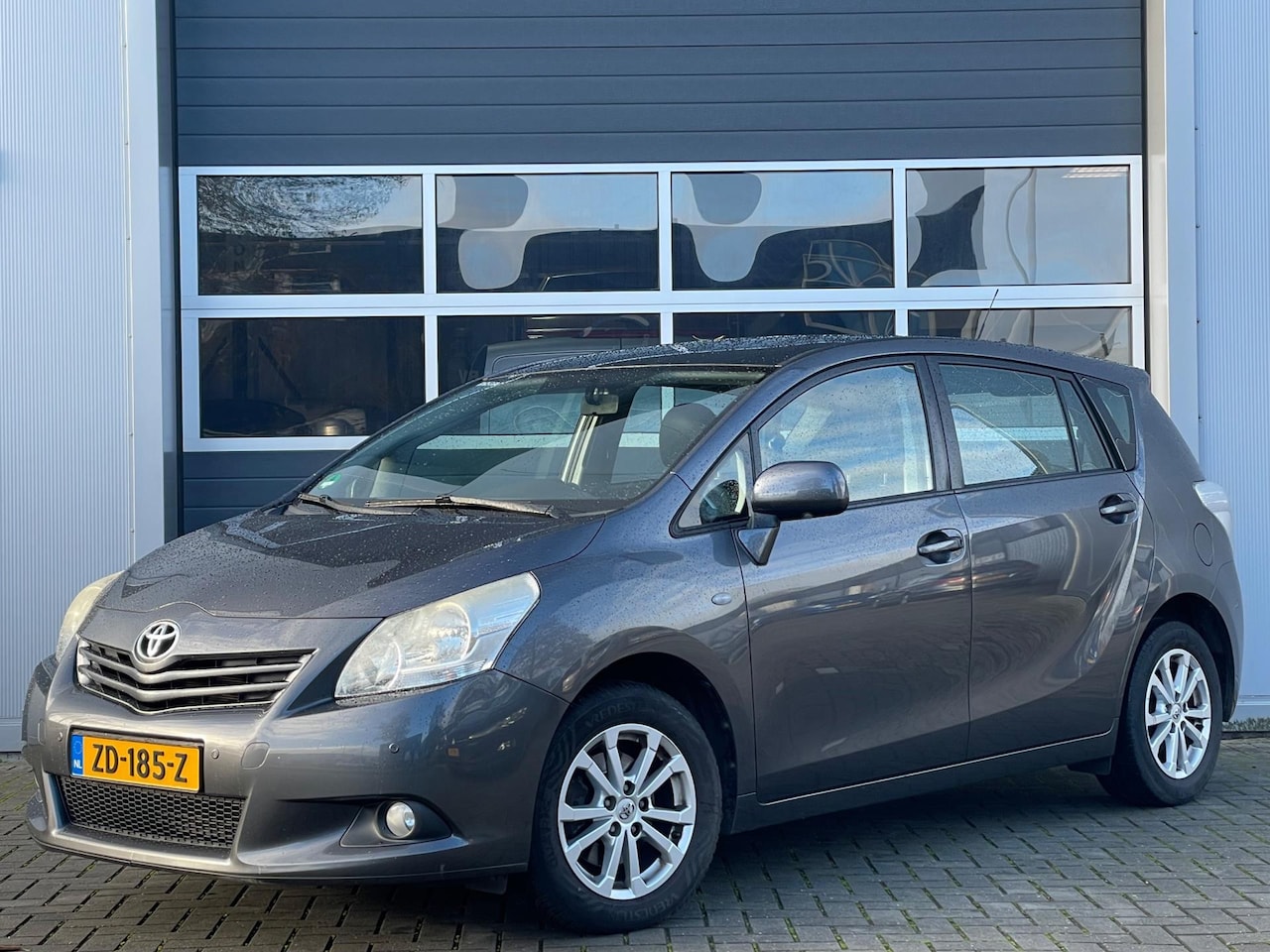 Toyota Verso - 1.6 VVT-i Business | Panoramadak | Camera | Navi | PDC v+a | Trekhaak | Cruise control - AutoWereld.nl