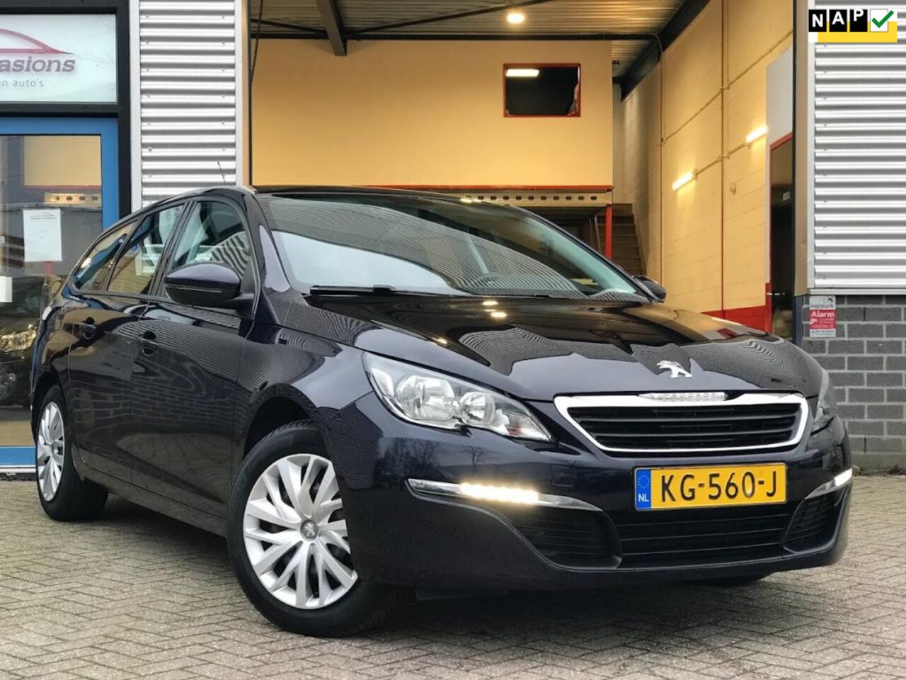 Peugeot 308 SW - 1.2 PureTech Blue Lease NL Auto|Climate Control|Airco - AutoWereld.nl