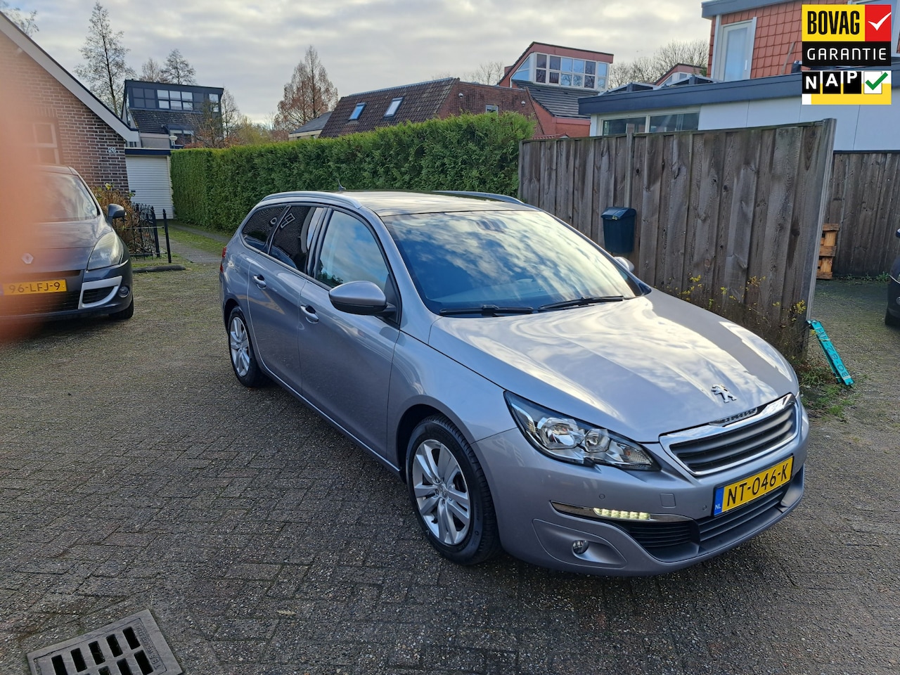 Peugeot 308 SW - 1.2 PureTech Blue Lease Executive 1.2 PureTech Blue Lease Executive - AutoWereld.nl