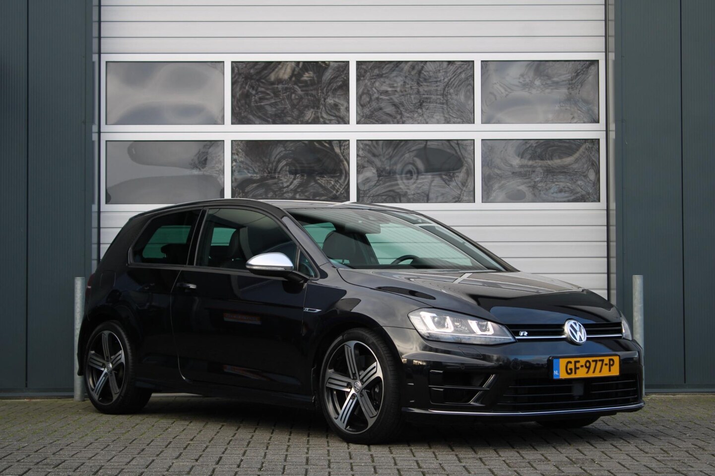 Volkswagen Golf - 2.0 TSI R 4Motion DSG 300pk Adap.Cruise/Lane.Assist/Camere/Navi/Bluetooth/Bi-Xenon/Stoelve - AutoWereld.nl