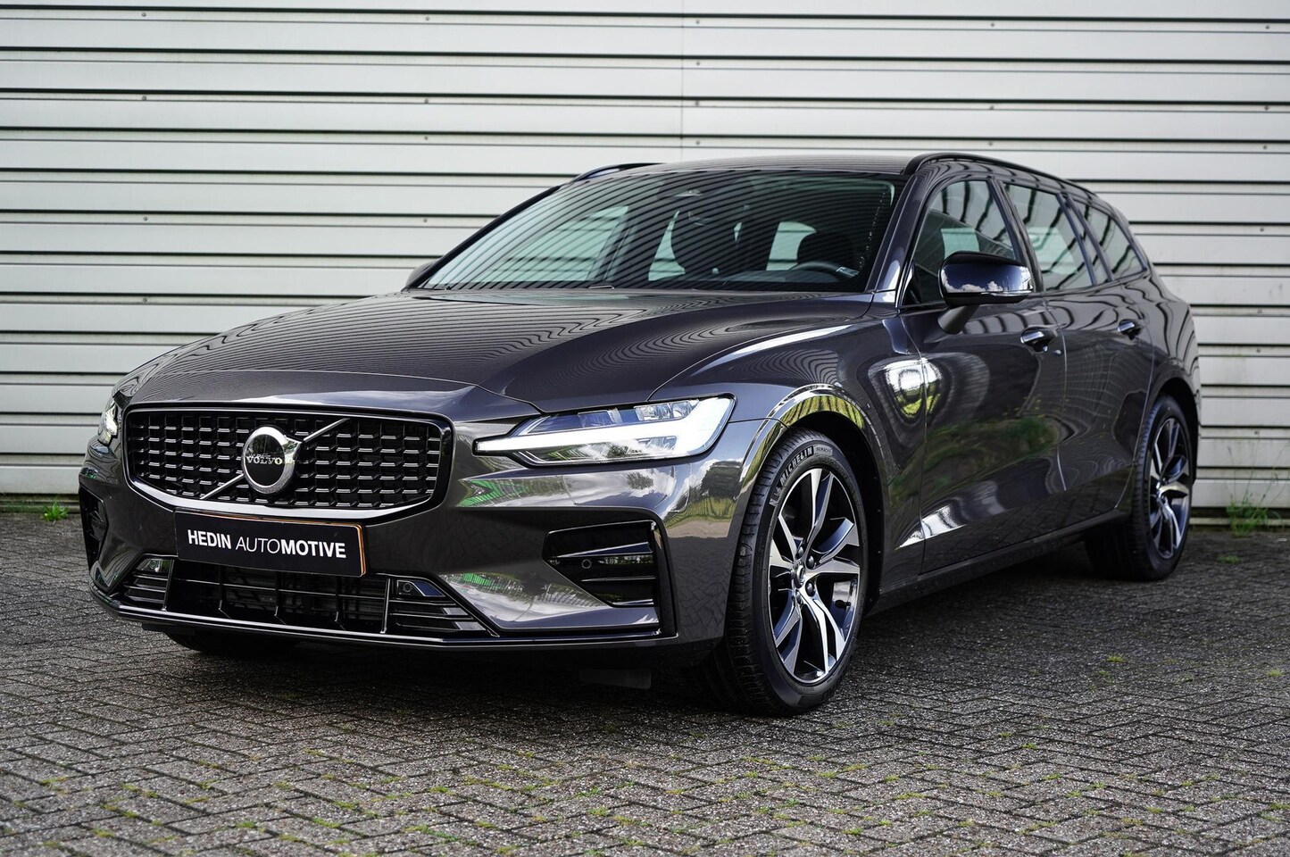 Volvo V60 - 2.0 B4 Plus Dark | Google on Board | Electrische Stoelen | Adaptieve Cruise controle | BLI - AutoWereld.nl