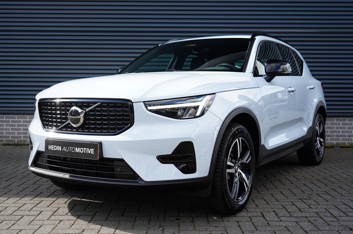 Volvo XC40 - 2.0 B4 Plus Dark | Stoel & Stuurverwarming | Adaptieve Cruise + Pilot Assist | Elek. Trekh - AutoWereld.nl