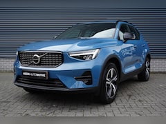 Volvo XC40 - 2.0 B4 Plus Dark Trekhaak elektrisch uitklapbaar | Apple Carplay Android Auto | Verwarmbar