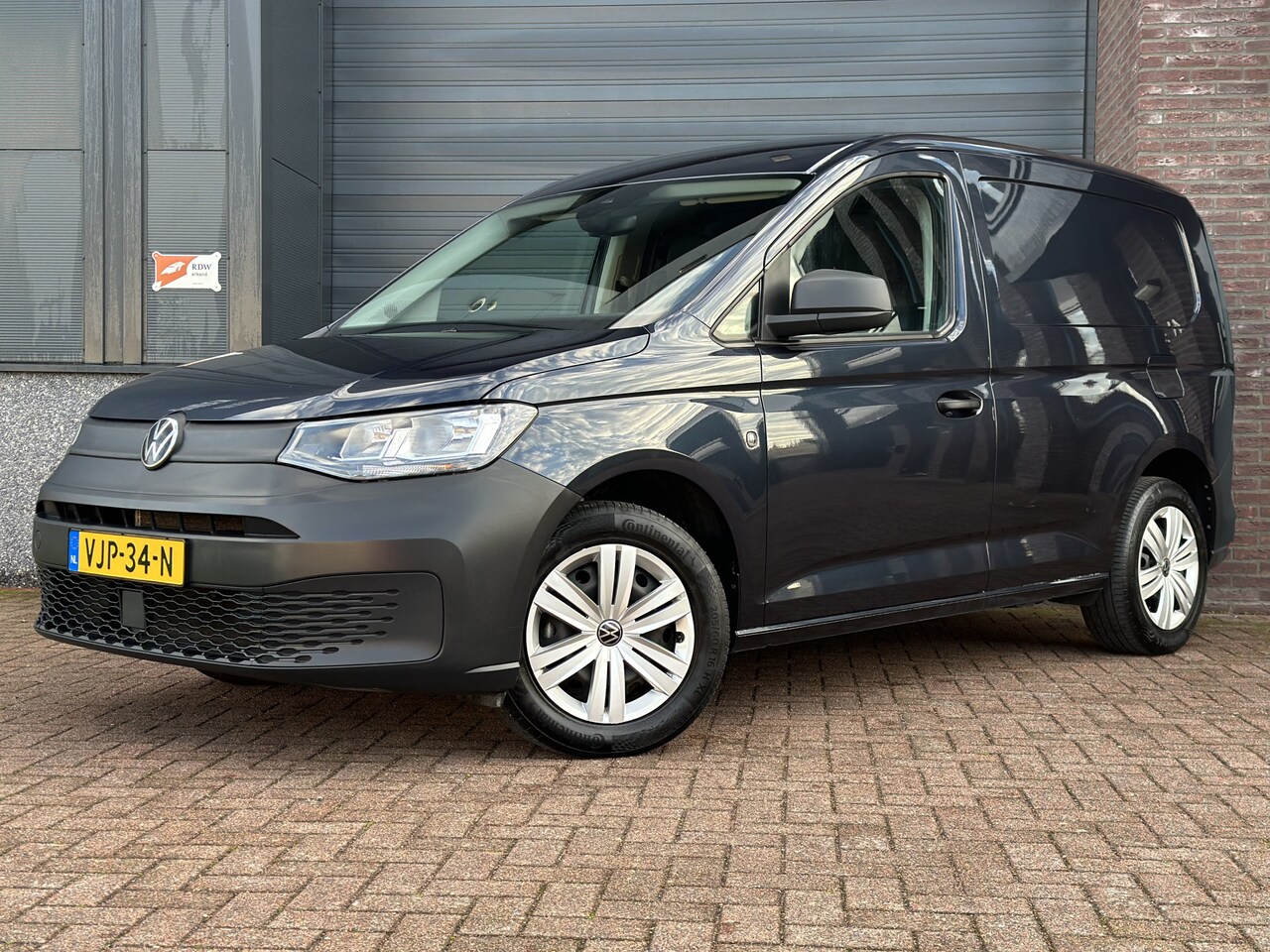 Volkswagen Caddy Cargo - 2.0 TDI Economy Business 1e EIGENAAR! | AIRCO | CRUISE | TREKHAAK | APK 2025! - AutoWereld.nl