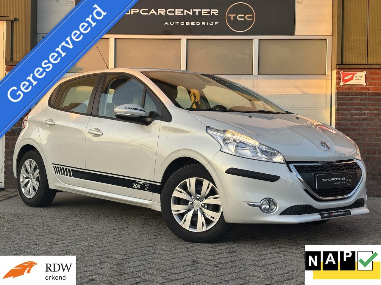 Peugeot 208 - 1.2 VTi/AIRCO/TREKH./PARKS/NAVI/CRUISE/APK/NAP - AutoWereld.nl