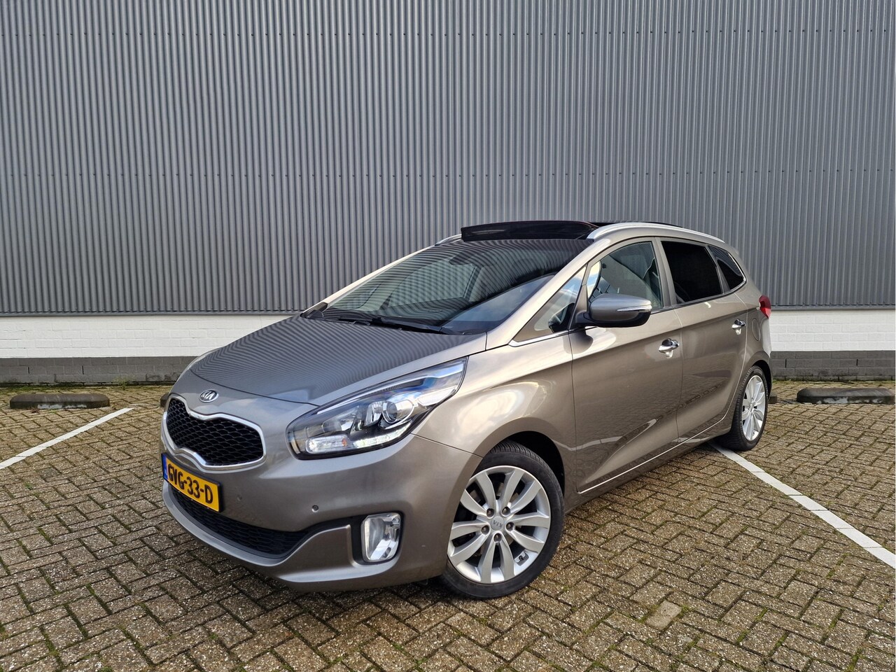 Kia Carens - 1.6 GDi ExecutiveLine Panodak Leder Camera Navi - AutoWereld.nl