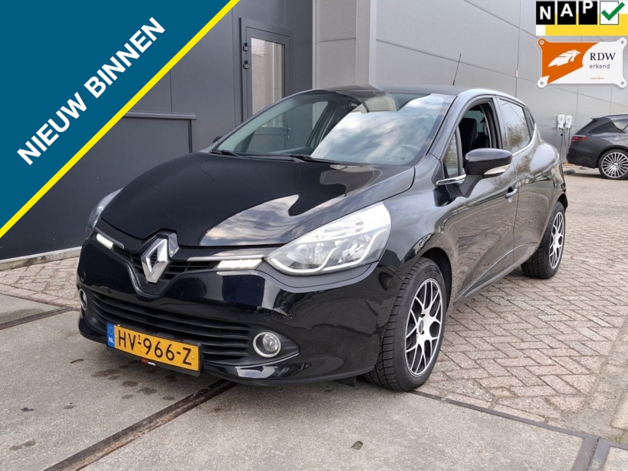 Renault Clio - 1.5 dCi Night&Day Navi/Led/Ac Euro6 Voll. Onderhouden! - AutoWereld.nl