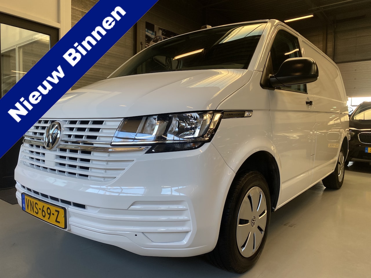 Volkswagen Transporter - 2.0 TDI L1H1 26 Economy Business Airco, Cruise, Applecarplay, Trekhaak - AutoWereld.nl