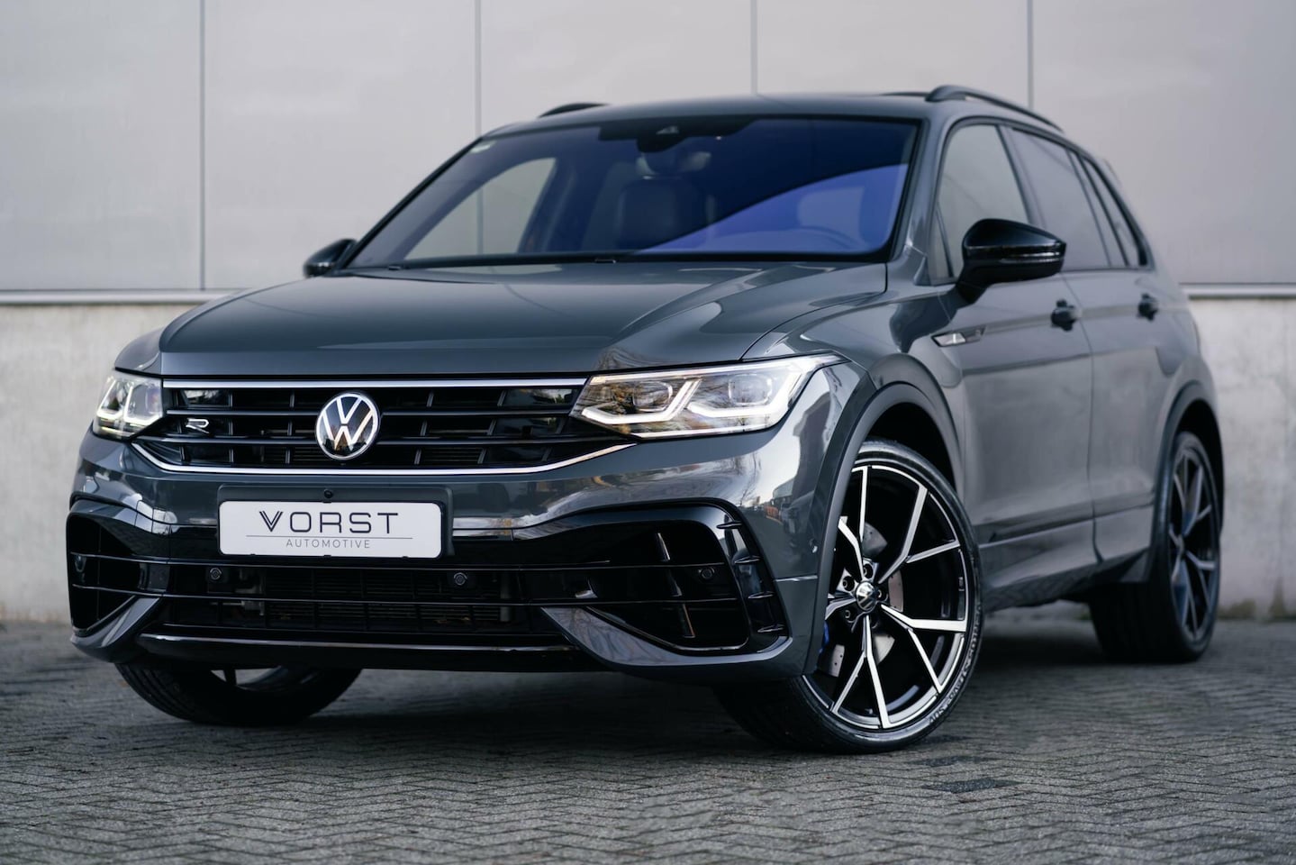 Volkswagen Tiguan - 2.0 TSI R 4Motion Pano Trekhaak Dsg Vol - AutoWereld.nl