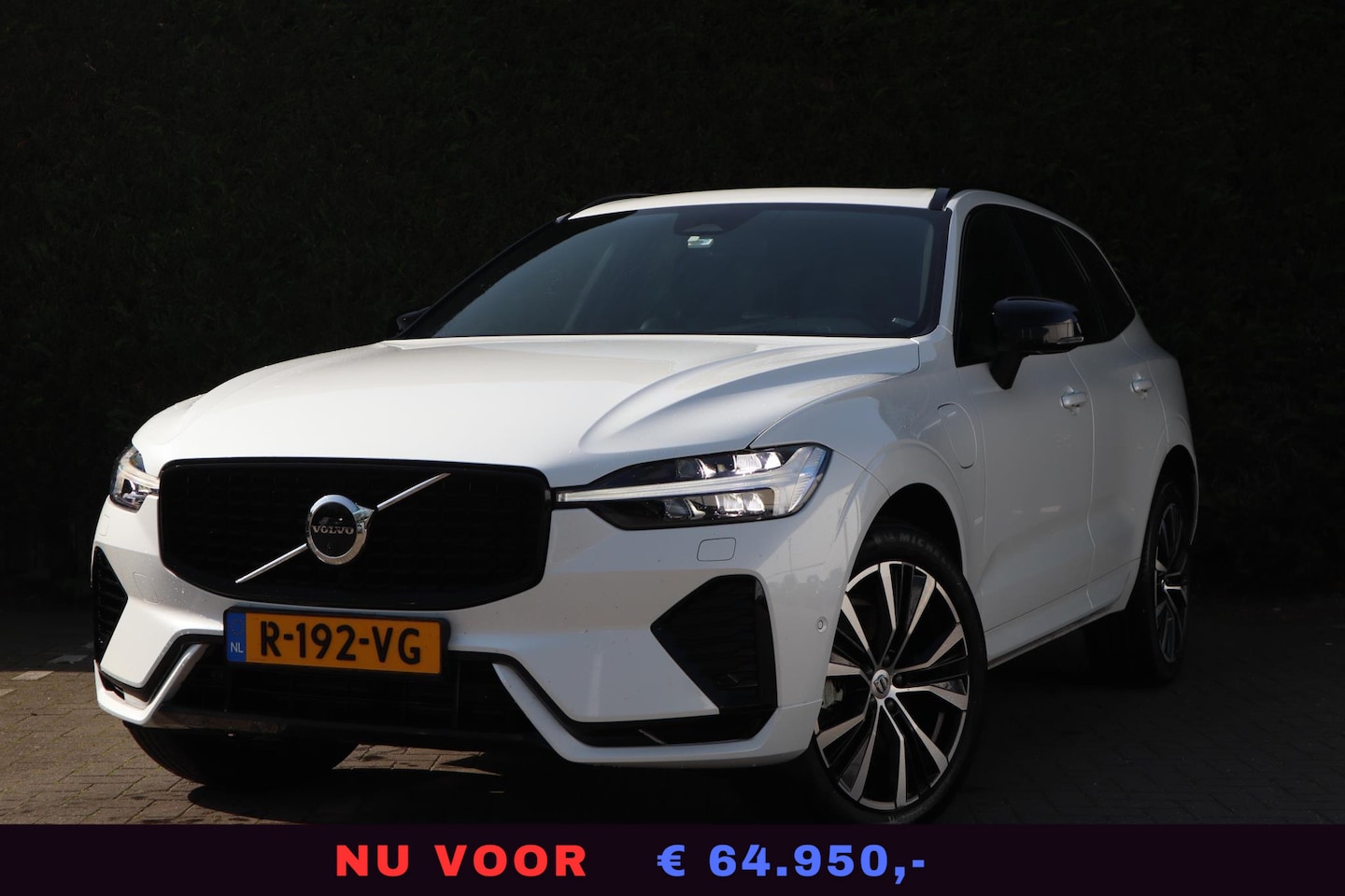 Volvo XC60 - 2.0 Recharge T6 AWD Ultimate Dark | Trekhaak | Luchtvering | B&W audio | - AutoWereld.nl