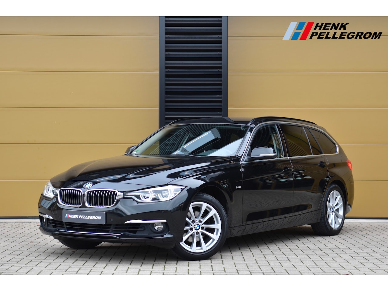 BMW 3-serie Touring - 320i High Executive * Stoelverwarming * Extra getint glas * PDC * Leder * LED * - AutoWereld.nl