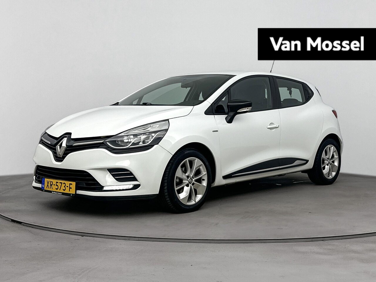 Renault Clio - 1.2 16V 75Pk Limited | Airconditioning | Cruise Control | Stoelverwarming | Parkeersensore - AutoWereld.nl