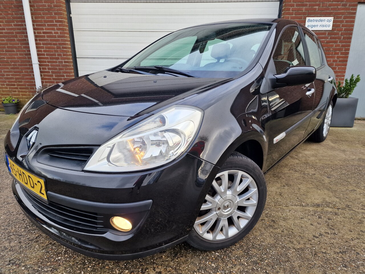 Renault Clio - 1.2-16V Special Rip Curl In top staat verkerende Renault Clio 1 2 16V  Ripcurl.  Airco,  Cruise,  lm velgen,  109.5 - AutoWereld.nl