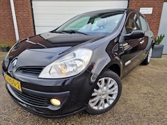 Renault Clio - 1.2-16V Special Rip Curl In top staat verkerende Renault Clio 1 2 16V  Ripcurl.  Airco,  Cruise,  lm velgen,  109.5