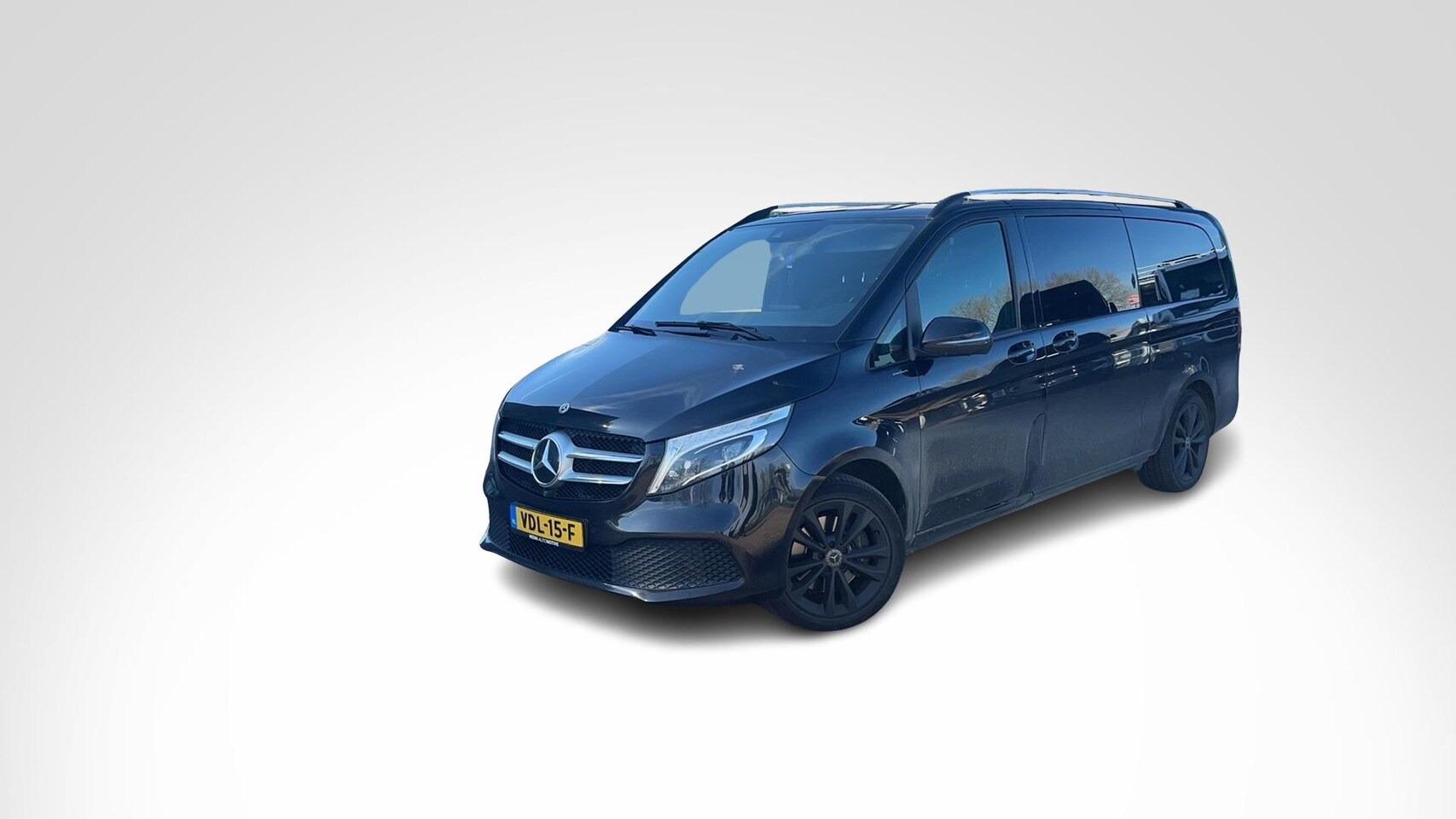 Mercedes-Benz V-klasse - V 300d L3 Automaat | Trekhaak | Stoelverwarming | Climate Control | 360° Camera | LED - AutoWereld.nl