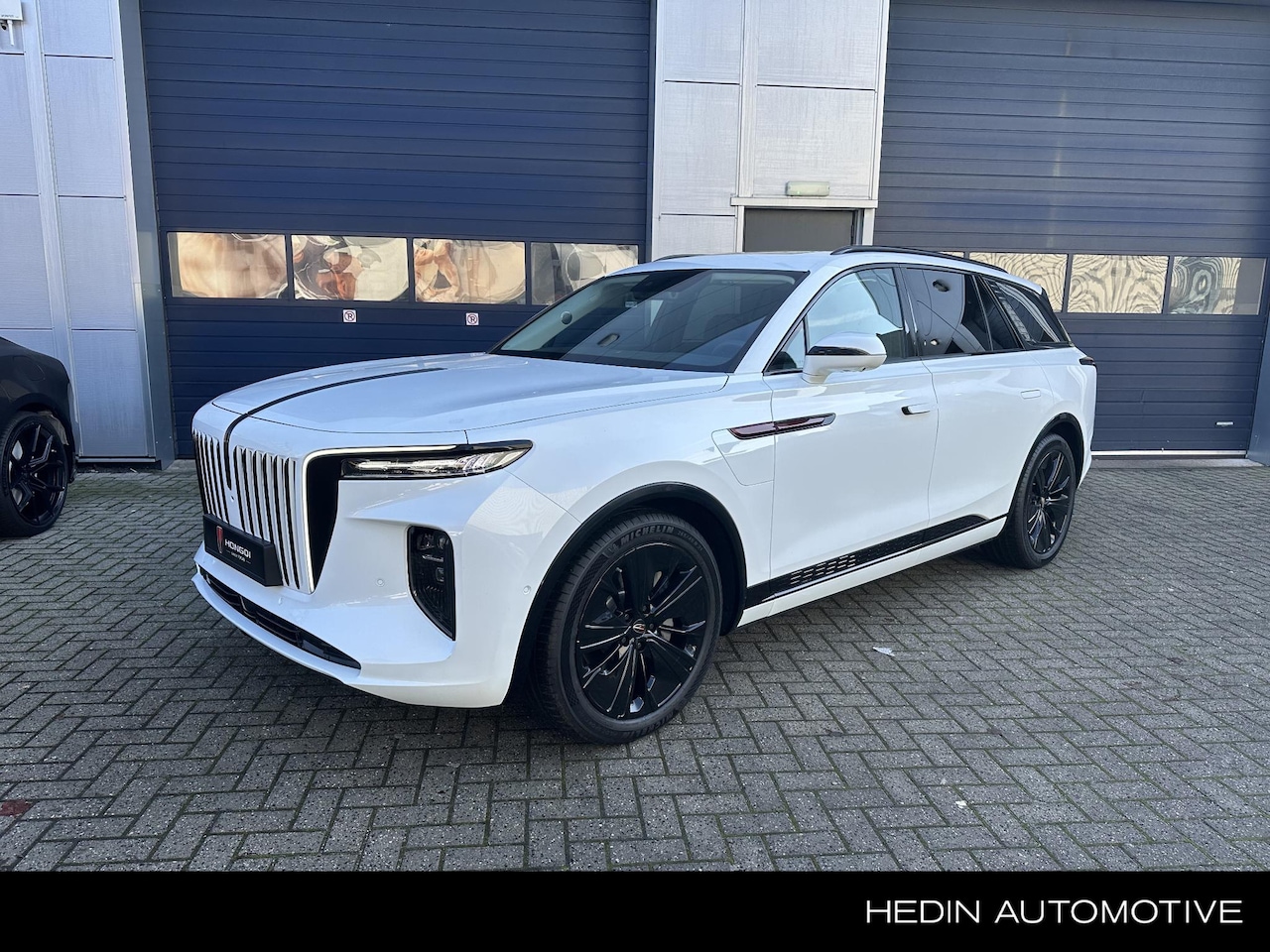 Hongqi E-HS9 - President - Limited | Black Pack - AutoWereld.nl