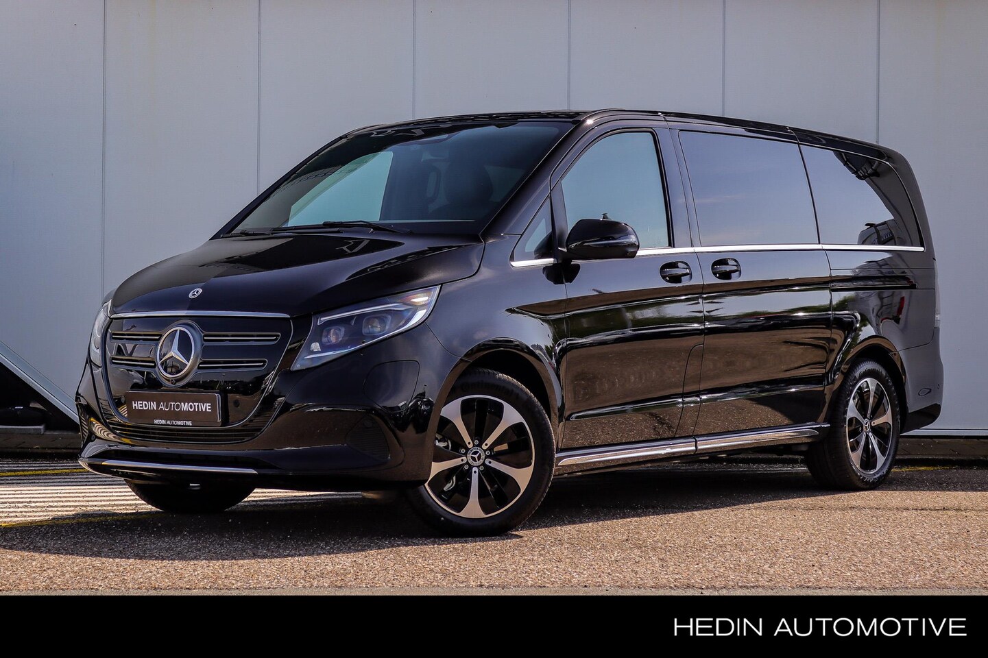 Mercedes-Benz EQV - EQV 300 L2 Avantgarde Line | Design Pakket | Air Matic | Easy Pack Package | Parkeerpakket - AutoWereld.nl