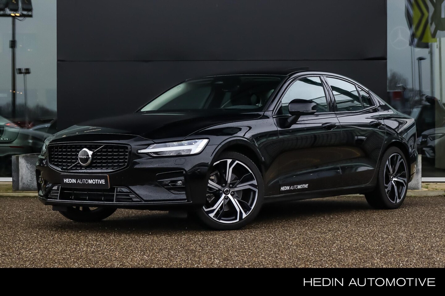 Volvo S60 - 2.0 B4 Automaat Ultimate Dark | Panoramadak | Head-Up | Harman/Kardon Audio | LED | Keyles - AutoWereld.nl