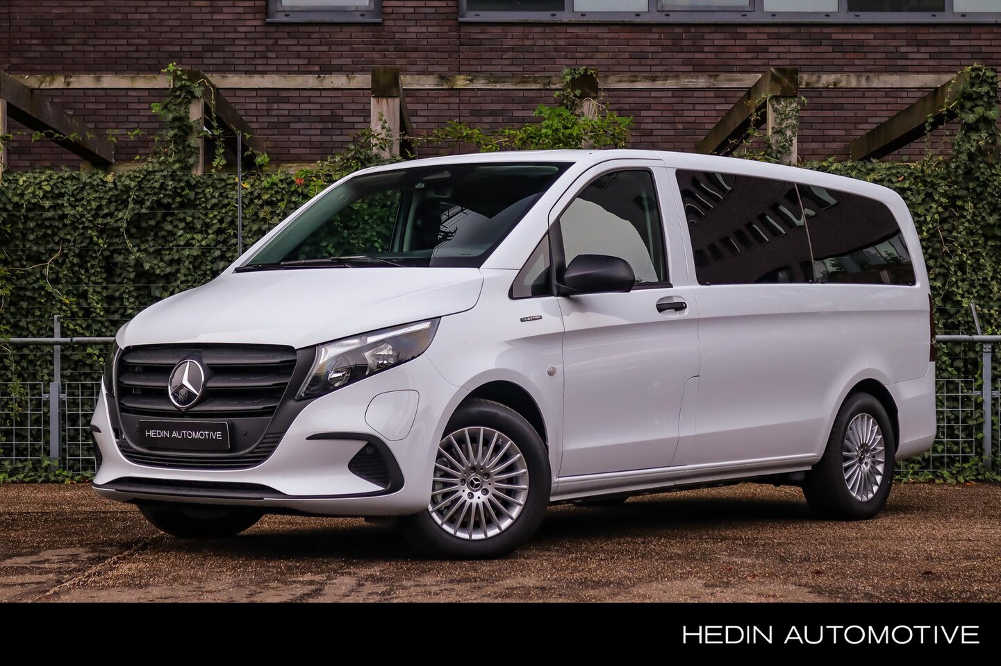 Mercedes-Benz eVito Tourer - 129 L2 Pro | Navigatie | Spiegelpakket | Interieur- en sfeerverlichting - AutoWereld.nl