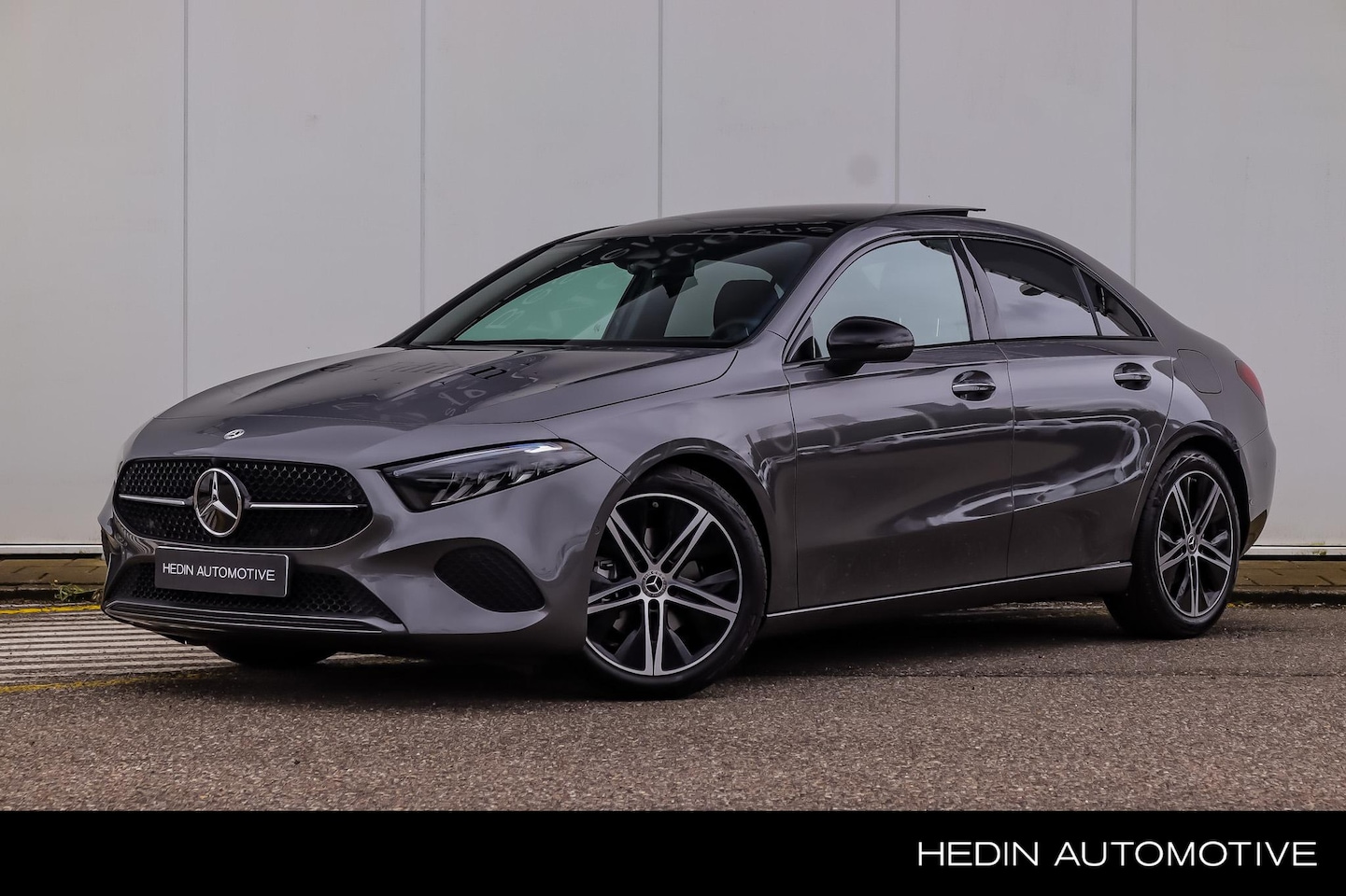 Mercedes-Benz A-klasse - A 180 Limousine Star Edition Luxury Line | Nightpakket | Panoramadak - AutoWereld.nl