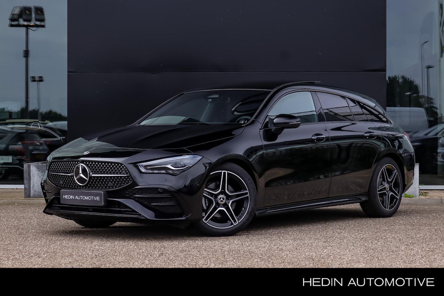 Mercedes-Benz CLA-klasse Shooting Brake - CLA 180 Star Edition AMG Line | Nightpakket | Panoramadak - AutoWereld.nl