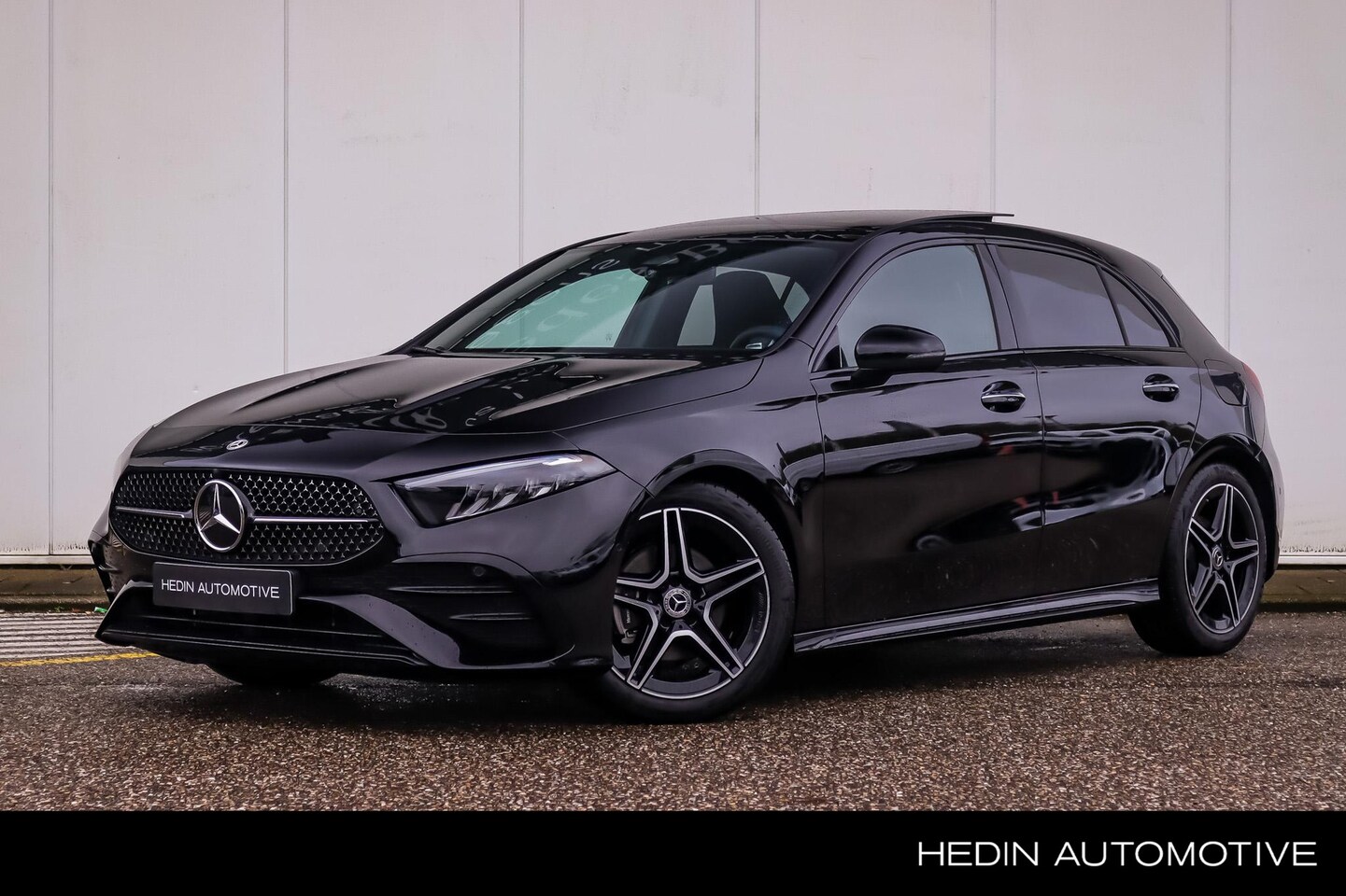 Mercedes-Benz A-klasse - A 180 Automaat Star Edition AMG Line | Nightpakket | Panoramadak - AutoWereld.nl