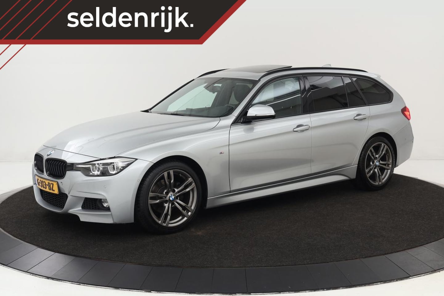 BMW 3-serie Touring - 318i M-Sport | Panoramadak | Leder | Stoelverwarming | Full LED | Camera | Sportstoelen | - AutoWereld.nl