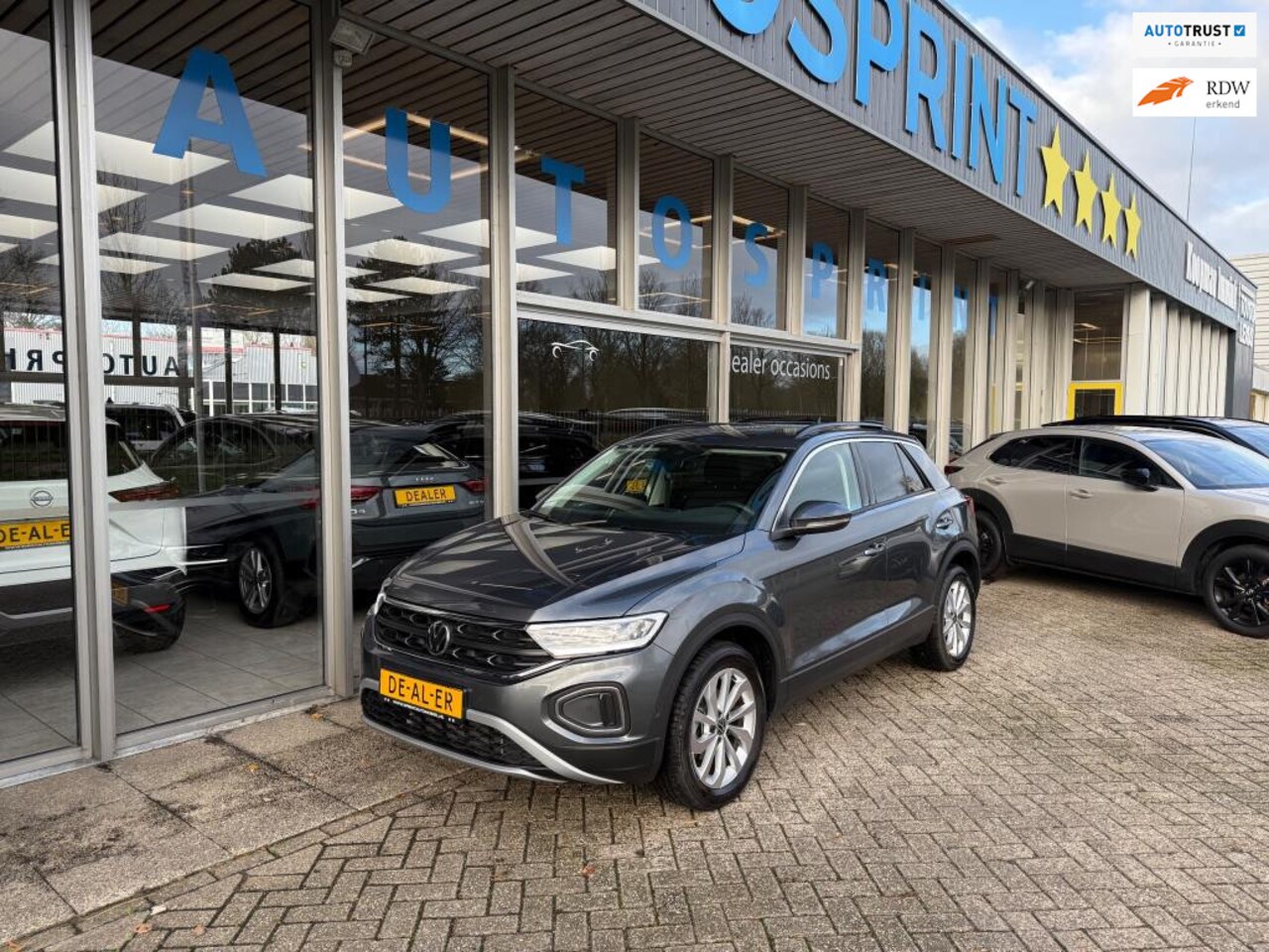 Volkswagen T-Roc - 1.5 TSI Life Edition 150pk / CARPLAY / ACHTERUITRIJCAMERA - AutoWereld.nl