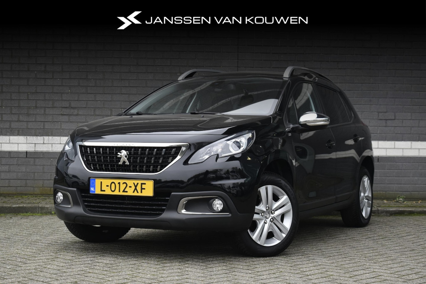 Peugeot 2008 - Style 1.2 82 pk / Panoramadak / Stoelverwarming / All season banden - AutoWereld.nl